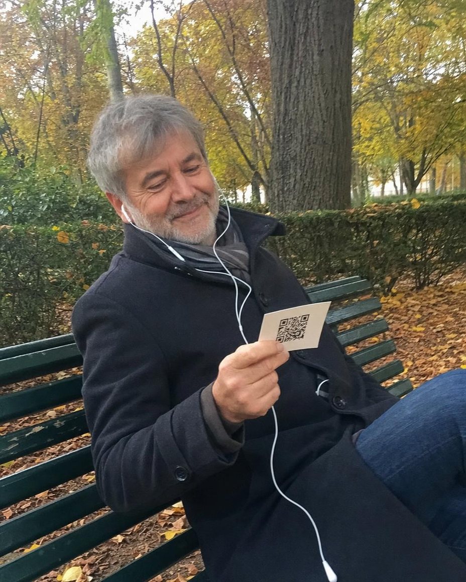 Sur un banc, rien que pour lui